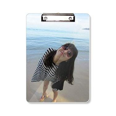 Imagem de Ellie Yao Beautiflu Girl Beach Sea Wave Prancheta Pasta Escreva Placa de apoio A4