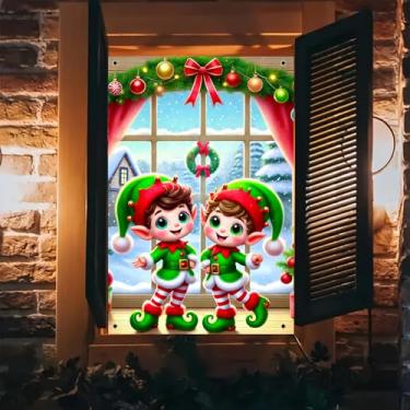 Imagem de BlissYard Capa de janela de Natal exibição de inverno personagens elfos gêmeos em roupas verdes e vermelhas cena de casa de campo de neve 78,7 x 119,4 cm com grinalda de guirlanda listras meias