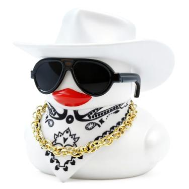 Imagem de BOZILY Chapéu de cowboy branco, pato de borracha, bonito painel de carro decoração pato com chapéu de cowboy branco, óculos de sol, colar de ouro e babador branco, ornamento de silicone estridente