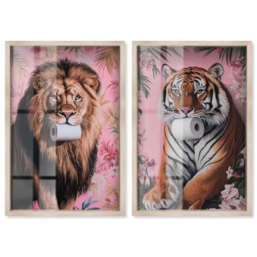 Imagem de Conjunto de animais de papel higiênico tropical Shadowbox Impressão de arte maximalista por Art Remedy, moldura loira, 40 x 61 cm