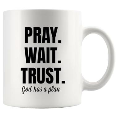 Imagem de Pray Wait Trust Presentes Cristãos Verso da Bíblia Inspirador Motivacional Pastor Presentes Churchmates Irmãs Irmãos Novidade Copos Caneca Cerâmica 325 ml Branco