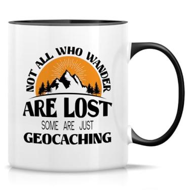 Imagem de Retreez Caneca engraçada de geocaching – 325 ml xícara de café ou chá de cerâmica – Presente hilário para geocachers, caçadores de tesouros GPS, aventureiros ao ar livre, nerds de caminhada – Caneca
