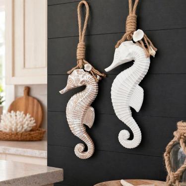 Imagem de Kit 2 Pendentes Cavalo Marinho MDF Decoração Praiana Branco e Marrom 45cm