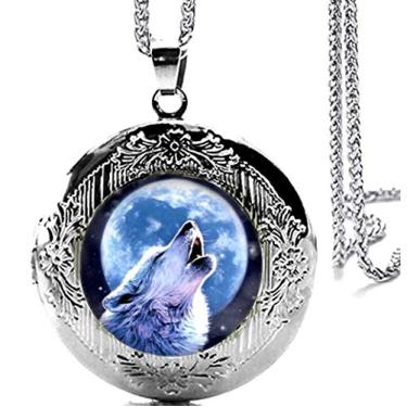 Imagem de DianaL Boutique Colar com pingente de medalhão de lobo uivando na lua com corrente de aço inoxidável de 61 cm joia moderna, Vidro