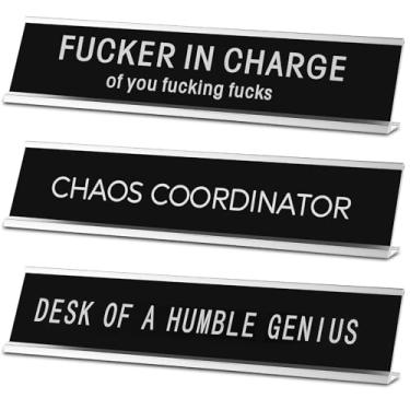 Imagem de Suzile 3 peças Fucker in Charge Chaos Coordinator Desk of a Humble Genius placas de mesa engraçadas com base preta placa de identificação engraçada decoração de escritório placa de mesa para presente