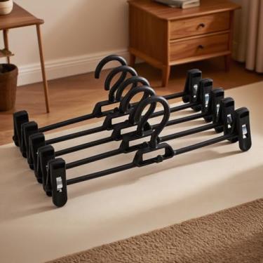 Imagem de Pacote com 5 cabides ajustáveis, ganchos resistentes e antiderrapantes, economizam espaço para saias, calças, casacos, vestidos