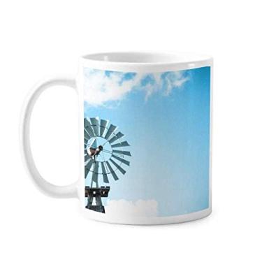 Imagem de Moinho de vento nuvens brancas céu azul caneca cerâmica café porcelana louça