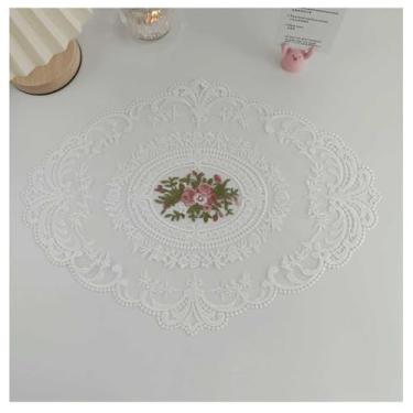 Imagem de RZGZKLSH Pacote com 2 jogos americanos retrô de renda estilo francês, toalhas de crochê francesas, tapetes de mesa bordados feitos à mão, toalha de mesa de café, decoração retrô (off-white)