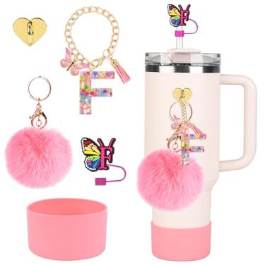 Imagem de Stanley Cup Accessories Set Tumbler Initials Decorations, incluindo capa de canudo de silicone e bota, pingentes de letras fofas para Stanley 1,134 g e copo de 850 g com alça (F)