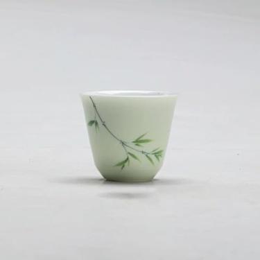 Imagem de Xícara de chá pequena de bambu verde escuro estilo chinês kungfu antigo porcelana branca única xícara de chá perfumada