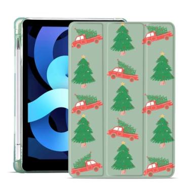 Imagem de MAYCARI Capa de Natal para iPad A16 11 polegadas 2025 com suporte para lápis, caminhão vermelho original com árvores de Natal capa protetora traseira de TPU macio para iPad 10ª geração, capa fina