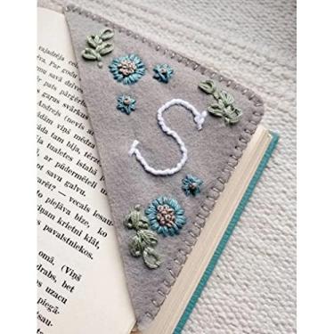 Imagem de 2 Pacotes Bordados à Mão Personalizados Bookmark de Canto, Cute Felt Triangle Bookmark, Felt Triangle Bookmark, Cute Flower Letter Bookmark Bookmark para Professores Amantes (Winter,D)