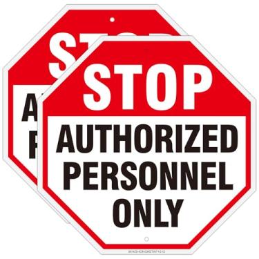 Imagem de Placa Stop- Authorized Personnel Only, 25,4 x 25,4 cm com proteção UV, sem ferrugem, resistente ao clima - fácil de instalar (pacote com 2)