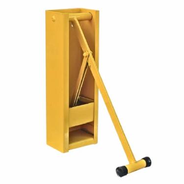 Imagem de Amassador Prensador Manual de Latas Gourmet, Compactador de Resíduos em Aço, Disponível em 6 Cores, para Latas até 17,5cm x 6,5cm, Uso Comercial e Residencial (AMARELO)