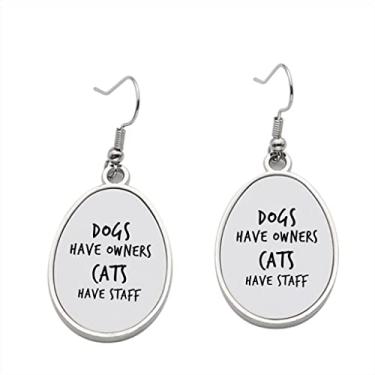 Imagem de Brincos com pingente para meninas Dogs have Owners Cats have Staff - Presente de festa de aniversário dos namorados