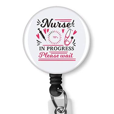 Imagem de Rkvre Nurse in Progress Please Wait Nurse Badge Clip Holder Card Holder Nurse Badge Reel Retrátil ID Name Carretéis jacaré Clip Nylon Cordão Médico Cordão