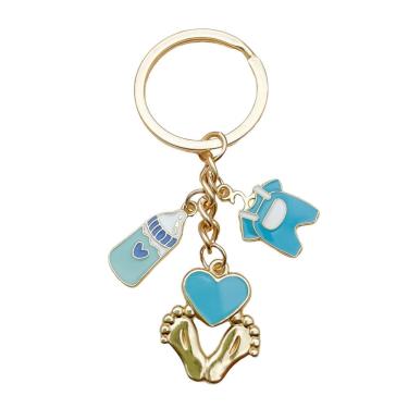 Imagem de Chaveiro: roupa de bebê azul e chaveiro de mamadeira