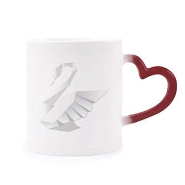 Imagem de Caneca de grés com estampa abstrata de borboleta sensível ao calor com mudança de cor vermelha