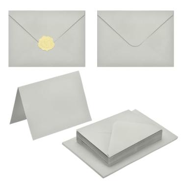 Imagem de PATIKIL Pacote com 50 envelopes cinza claro 10 x 15 cm com cartões, envelopes A6 de aba V com cartolina e adesivos dourados para cartões comemorativos de casamento, convites de aniversário, envio por
