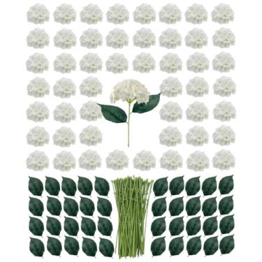 Imagem de YFLIUBAI Flores de hortênsia brancas artificiais com folhas, pacote com 50, cabeças de flores de seda de 15 cm, conjunto de decoração de casamento DIY para o Dia das Mães com 100 folhas, 50 hastes