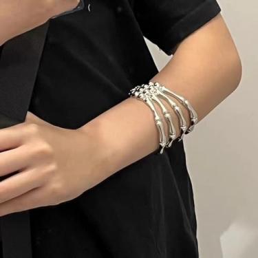 Imagem de Pulseira de mão de esqueleto artístico – Acessório gótico com design a céu aberto em tom dourado, peça ajustável para eventos noturnos, joia macabra alta para entusiastas de estilo adulto