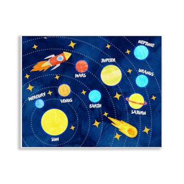 Imagem de Stupell Industries Arte de placa de parede Rocket Across Solar System, design de Daphne Polselli, 28 x 35 cm