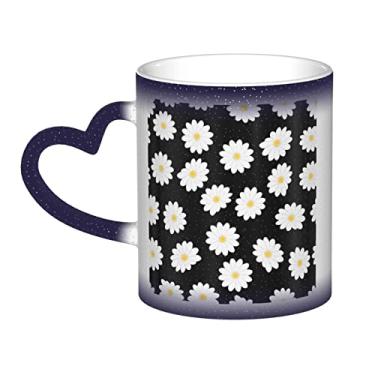 Imagem de Xícara de café divertida de margarida branca, copo de cerâmica com mudança de cor sensível ao calor 12 Oz, para café/chá/leite/cacau, para adolescente/aniversário/festival/presentes