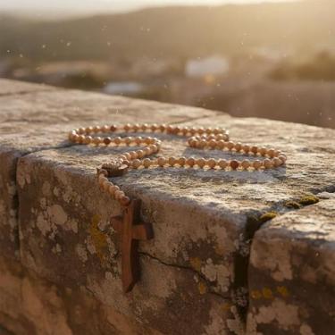 Imagem de Colar de Mesa Decorativo Cruz Rosário Madeira Enfeite Luxo Rústico 1m 