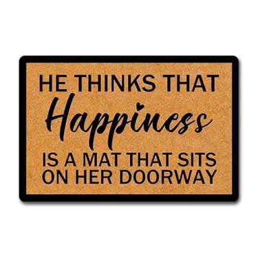 Imagem de Capacho engraçado para porta da frente - Tapete de boas-vindas antiderrapante de 60 x 40 cm com design "Happiness is A Mat That Sits On Her Doorway" - Tapete de borracha durável para entrada interna
