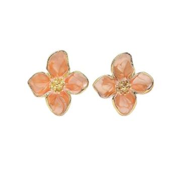 Imagem de Brincos femininos de trevo de quatro folhas rosa da sorte com design de flor dourada e borda de linha, moderno e exclusivo, mostrando seu charme feminino único, adequado para o dia a dia e qualquer