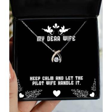 Imagem de SpreadPassion Colar de dança de espinha de fúrcula, Keep Calm and Let The Pilot Wife Handle It, presentes reutilizáveis para esposa, presentes de dia dos namorados