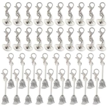 Imagem de SUPERFINDINGS 40 peças de pingentes de chapéu de bruxa estilo tibetano pingente de liga de liga de vassoura conjunto de pingente de pingente com fechos de garra de lagosta (prata antiga) para chaveiro