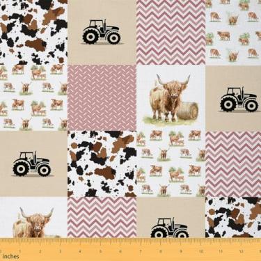 Imagem de Lindo tecido de vaca Highland da The Yard Cartoon Tractor Tecido rústico de fazenda para amantes de costura rosa amarelo quadriculado aquarela animal selvagem tecido para decoração de quarto e