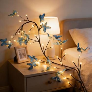 Imagem de Garayma Luzes LED para ramo de árvore de borboleta azul para parede, decoração de guirlanda de galhos de borboleta com 48 luzes LED de cordão de flores e alimentação USB, 8 modos de iluminação para