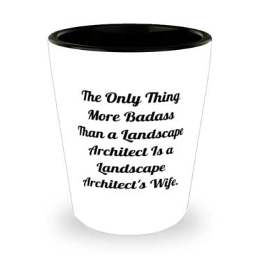 Imagem de Presentes para esposa para esposa, The Only Thing More Badass Than a Landscape Architect Is a, Inspirational Wife Shot, copo de cerâmica do marido