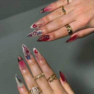 Imagem de Unhas de amêndoa média Y2K com cola falsa francesa com design de estrela 3D, cobertura completa, bastão falso artificial em unha de acrílico para mulheres, uso diário, 24 peças