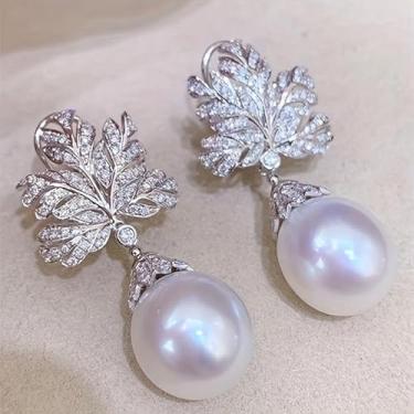 Imagem de Brincos pendentes de imitação de pérola sintética em forma de folha incrustados de luxo para mulheres, joias de casamento, brincos de presente, One size, Metal, Pérola