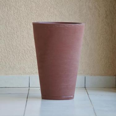 Imagem de Vaso de Plantas Grande Alto Largo Coluna Cone Redonda 59x40 com Prato Textura Jardim em Polietileno (Marrom)