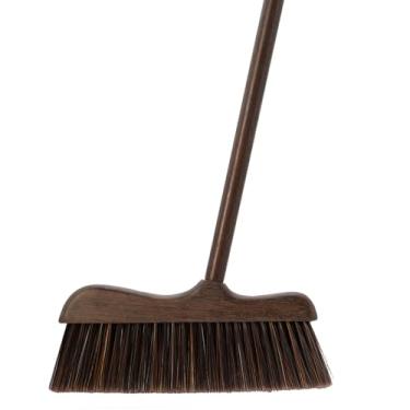 Imagem de Xifando Vassoura angular resistente – vassouras compactas de cabo de madeira de 113,8 cm para uso interno/externo, garagem, pátio – cerdas macias de PP, vassoura durável