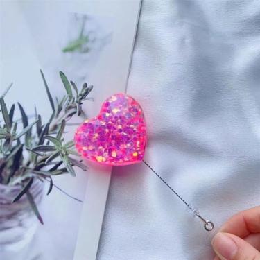 Imagem de Porta-crachá retrátil de coração com clipe de identificação para enfermeiras de enfermagem, suporte de crachá com clipe jacaré (05)