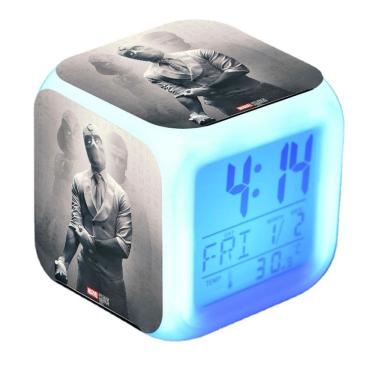 Imagem de Relógio digital LED Moons Knights Square com função de despertador
