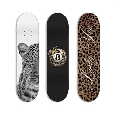 Imagem de TwoDays Stockholm Cheetah Skateboard Wall Decor - Conjunto de arte de parede de estilo moderno com estampa de leopardo para apartamento e dormitório masculino, deck de skate legal, design moderno de