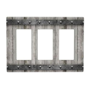 Imagem de Porta de celeiro rústica cozinha cinza grão de madeira com textura de metal triplo balancim dispositivo GFCI placa de parede 3 gangues decorador elétrico tomada interruptor de luz capa country fazenda