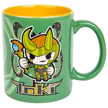 Imagem de Monogram Caneca de cerâmica com personagem e símbolo Loki Chibi da Marvel de 325 ml