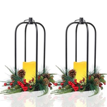 Imagem de Lanternas de Natal decorativas internas, pacote com 2 lanternas de Natal ao ar livre, lanternas de vela decorativas de 38 cm, luz sem chama com pinhas e frutas vermelhas para centros de mesa, casa