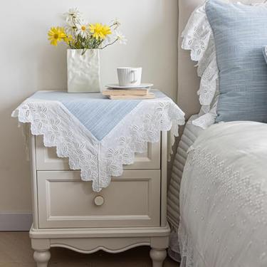 Imagem de Toalha de mesa de cabeceira quadrada pequena capa de mesa de cabeceira rústica com borda floral bordada, lavável à prova de poeira, capa de mesa lateral para quarto, cômoda, festa, decoração de casa