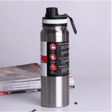 Imagem de Garrafa térmica esportiva de aço inox com capacidade de 800ml, ideal para academia. Design moderno, isolado a vácuo, mantém bebidas frias ou quentes por horas. (Prata)