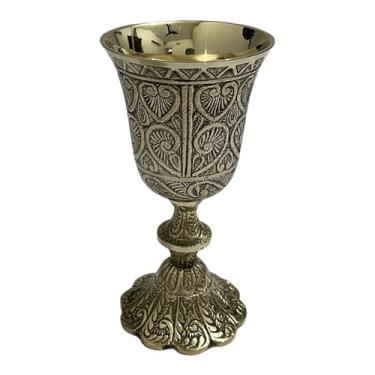 Imagem de Morcomart Taça de latão feita à mão - copo de cálice de vinho de design antigo para vinho, hidromel, uísque | Gravações elegantes e de qualidade premium | Perfeito para casamentos, presentes,