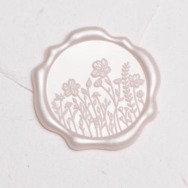 Imagem de UNIQOOO Adesivos de selo de cera de flores silvestres - Adesivo de selo de envelope de convite de casamento floral, 50 peças autoadesivas, champanhe campo de flores, perfeito para o Natal, embrulho de