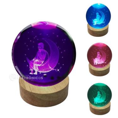 Imagem de Luminária de Mesa com Bola de Vidro Tridimensional e Base de Madeira c